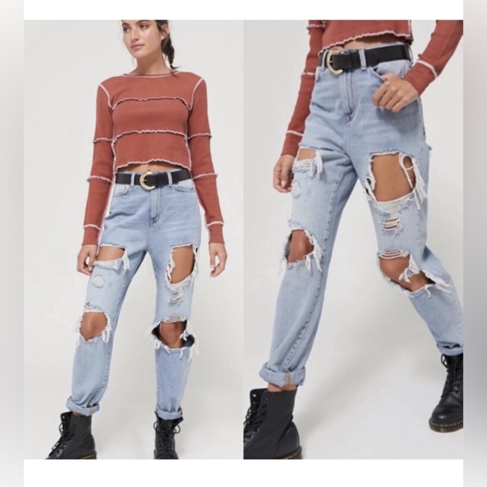 BDG Light Blue Distressed Mom High-Rise Jeans. Size 27
